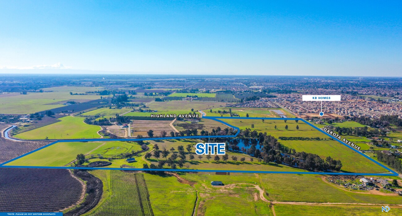 9281 E Dakota Ave, Clovis, CA à vendre Aérien– Image 1 sur 4