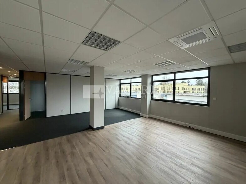 Bureau dans Limonest à louer - Photo de l’immeuble – Image 2 sur 7