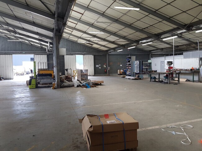 Plus de détails pour Local d'activités à louer