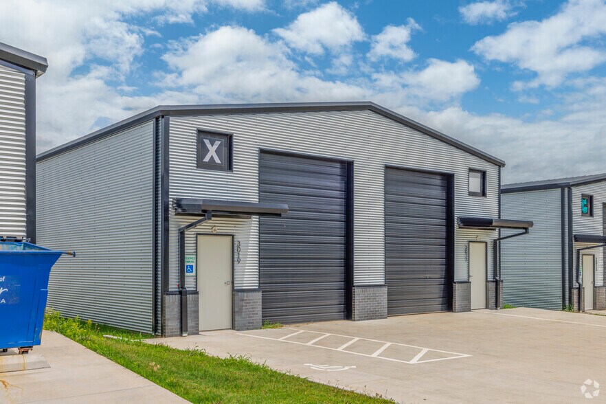 Thomas Industrial Park portefeuille de 4 biens à vendre sur LoopNet.fr - Photo de l’immeuble – Image 3 sur 11