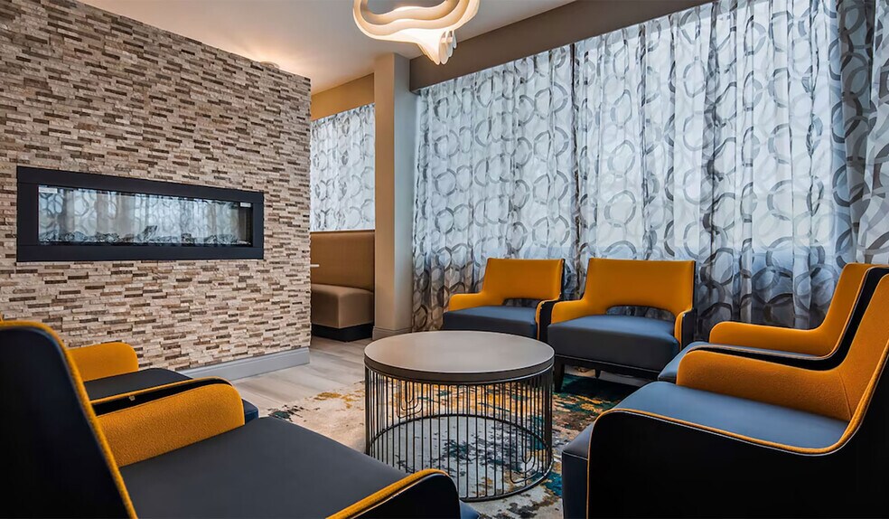 604 1/2 Iaa Dr, Bloomington, IL à vendre - Photo de l’immeuble – Image 2 sur 15