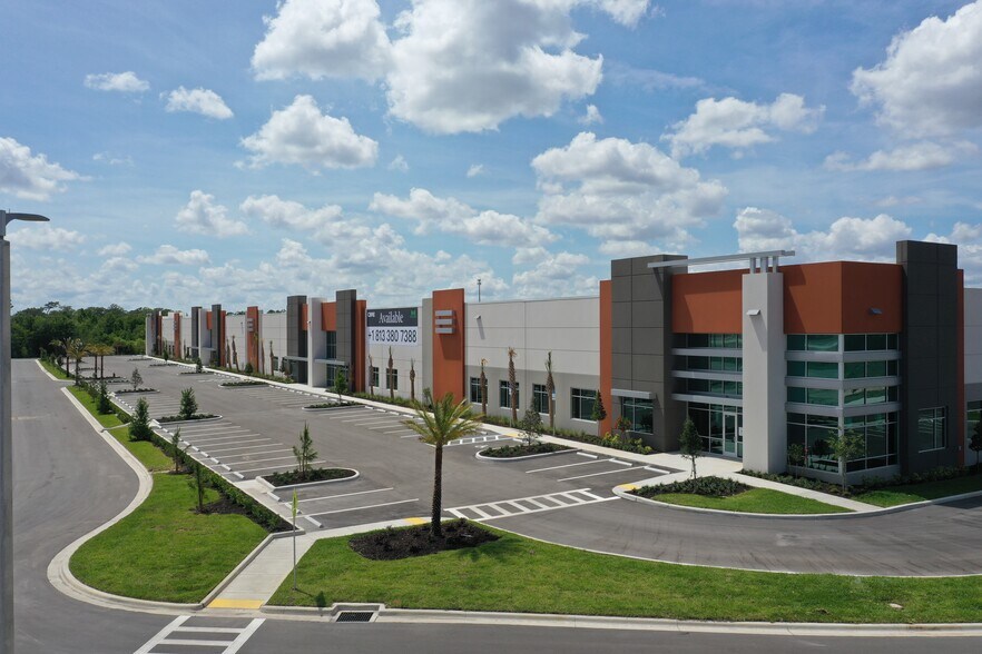 11600 Trade Park Way, San Antonio, FL à louer - Photo de l’immeuble – Image 2 sur 11