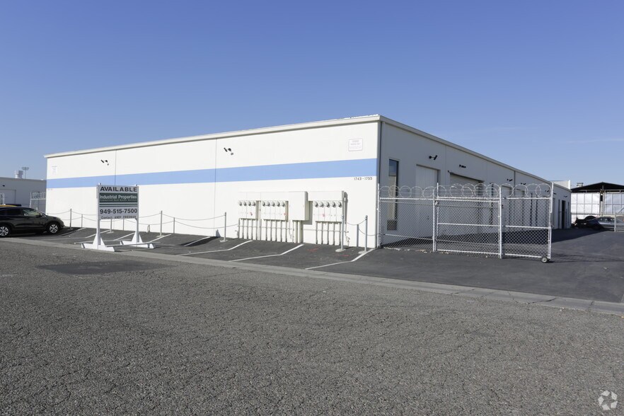 1715-1753 E Borchard Ave, Santa Ana, CA à louer - Photo principale – Image 1 sur 7