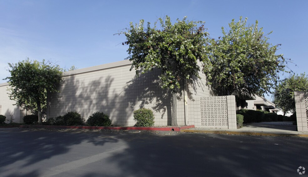 4603 Brooks St, Montclair, CA à vendre - Photo de l’immeuble – Image 2 sur 6