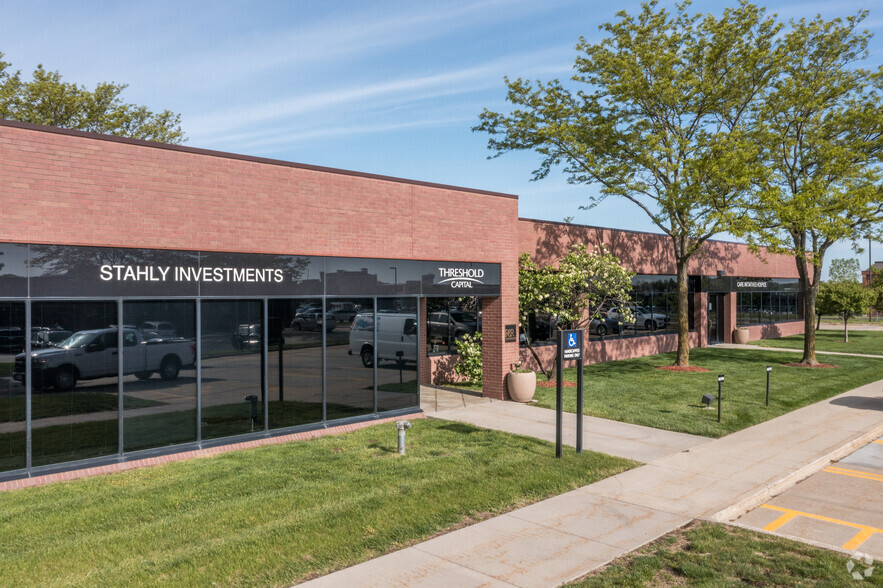 7065 Vista Dr, West Des Moines, IA à louer - Photo de l’immeuble – Image 1 sur 8