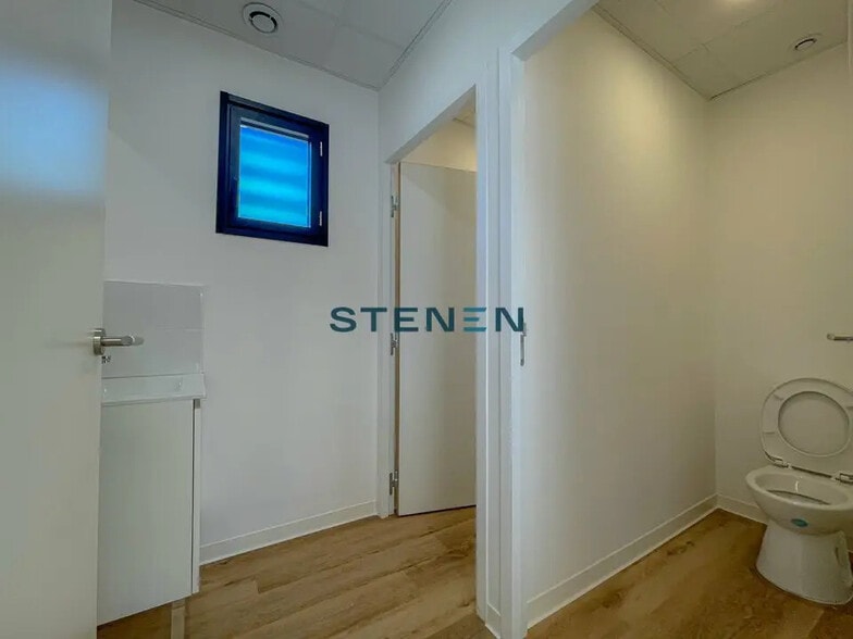 Bureau dans Venelles à louer - Photo de l’immeuble – Image 3 sur 7