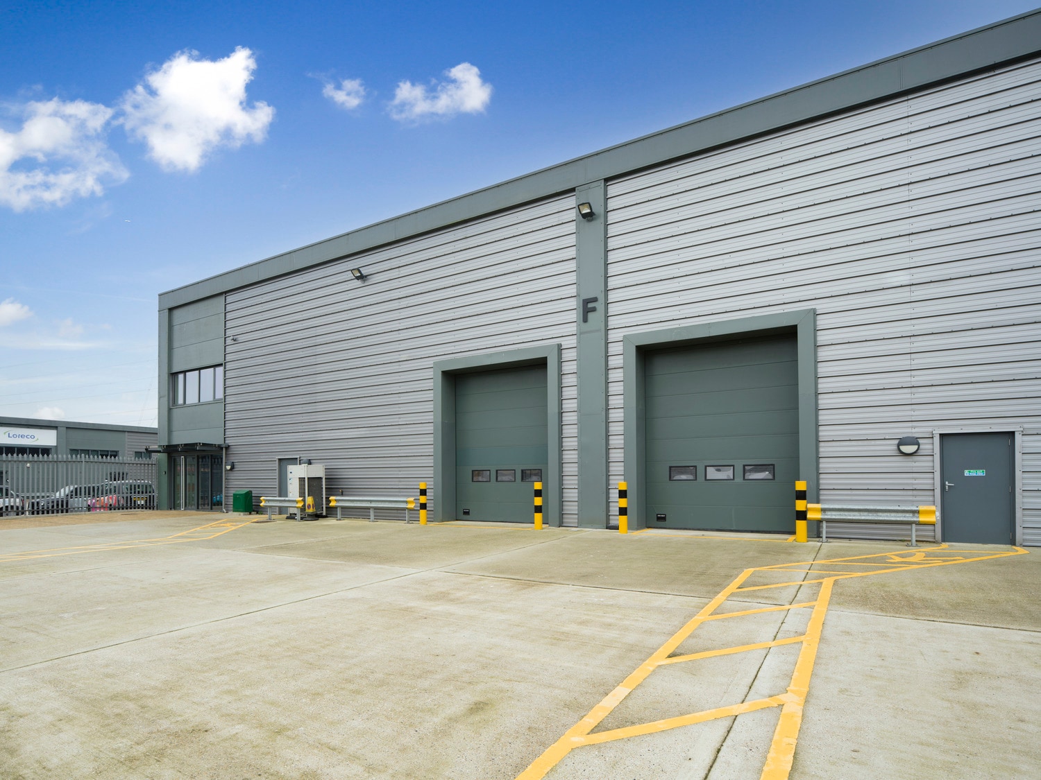 Leeside Rd, Londres à louer Photo de l’immeuble– Image 1 sur 6