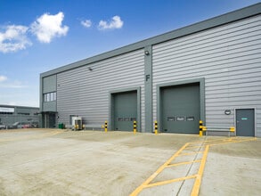 Leeside Rd, Londres à louer Photo de l’immeuble– Image 1 sur 6