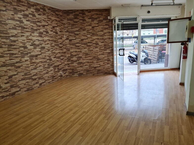Immeuble residentiel dans Montcada i Reixac, Barcelona à vendre - Photo intérieure – Image 2 sur 3