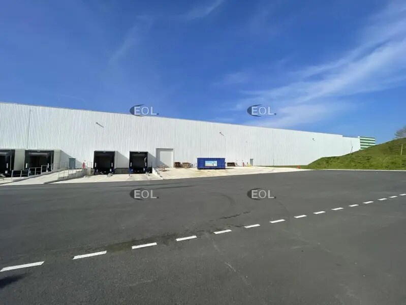 Industriel/Logistique dans Bruyères-sur-Oise à louer Photo de l’immeuble– Image 1 sur 4