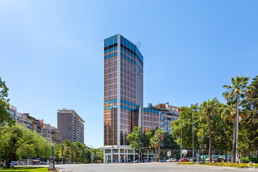 Plaça de Francesc Macià, Barcelone, Barcelona à louer - Photo principale – Image 1 sur 15