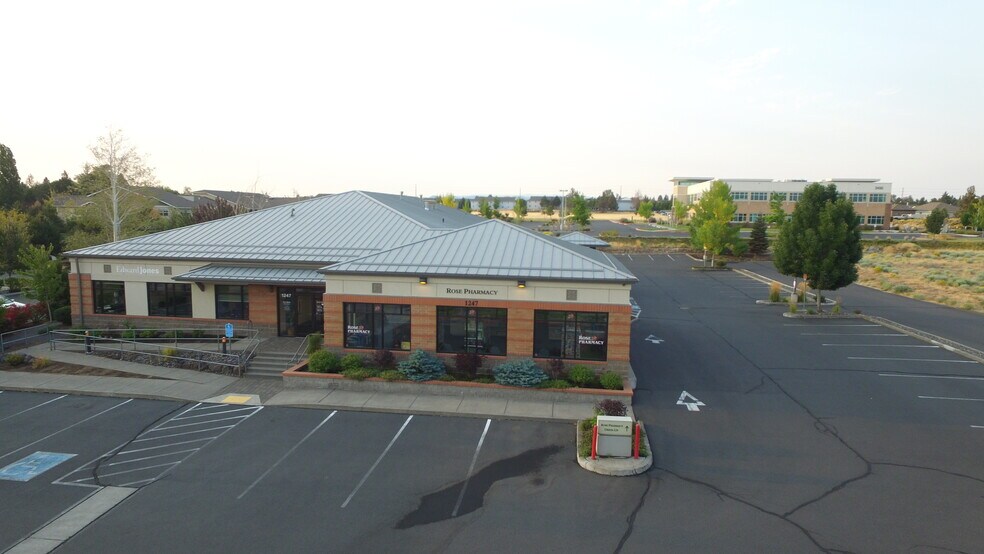 1247 NE Medical Center Dr, Bend, OR à louer - Photo de l’immeuble – Image 2 sur 5
