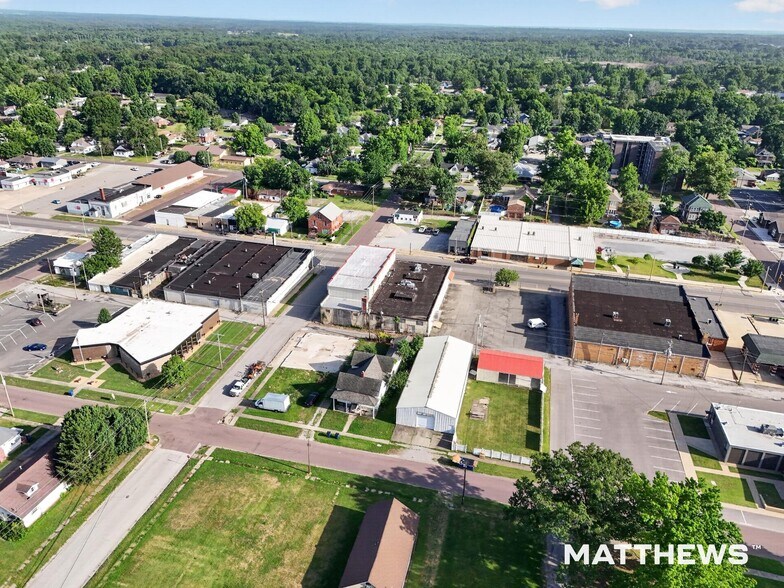 327 E Main St, West Frankfort, IL à vendre - Photo de l’immeuble – Image 2 sur 3