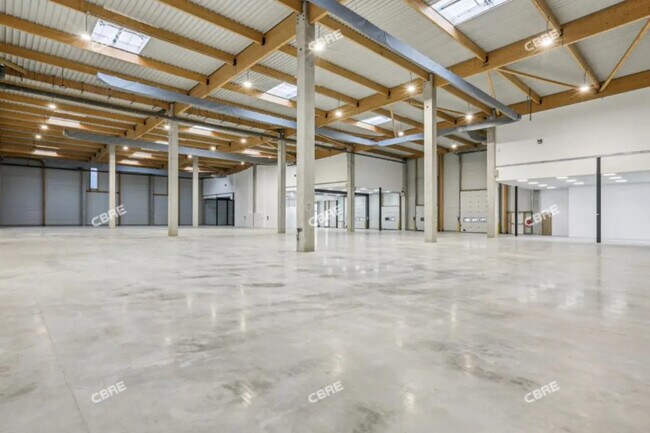 Plus de détails pour Bureau, Local d'activités à louer