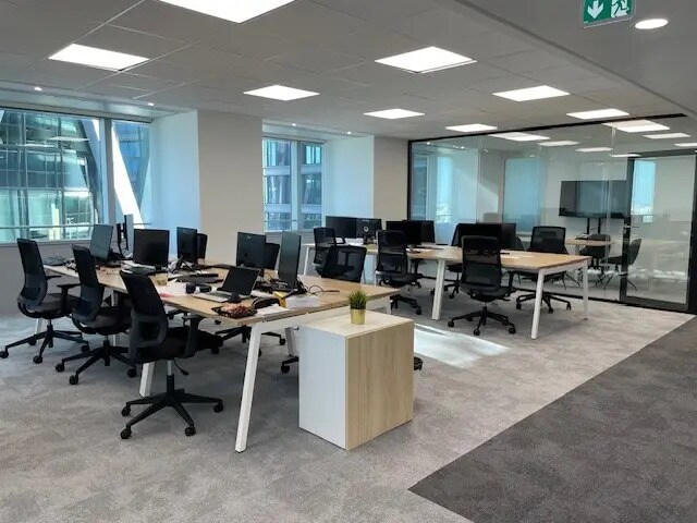 Espace de coworking dans Courbevoie à louer - Photo de l’immeuble – Image 1 sur 4