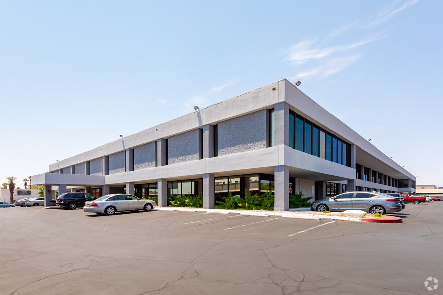 1500 E Tropicana Ave, Las Vegas, NV à louer - Photo de l’immeuble – Image 3 sur 11