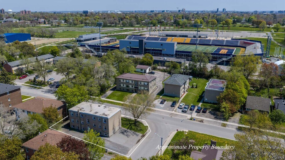 304 Yonge St, Kingston, ON à vendre - Aérien – Image 3 sur 11