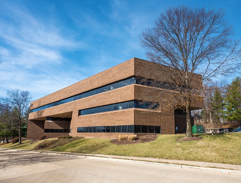 12125 Woodcrest Executive Dr, Saint Louis, MO à louer - Photo de l’immeuble – Image 2 sur 11