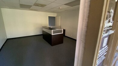 7177 Brockton Ave, Riverside, CA à louer - Vidéo sur l’annonce professionnelle 