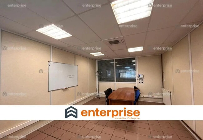 Plus de détails pour Local d’activités à vendre