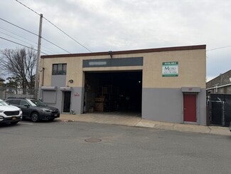 Plus de détails pour 127 S Fourth St, New Hyde Park, NY - Industriel/Logistique à louer