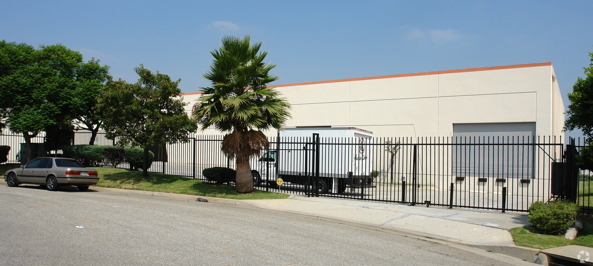 1207 Mahalo Pl, Compton, CA à louer Photo principale– Image 1 sur 4