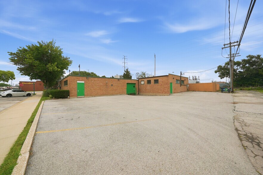 800 E 31st St, La Grange Park, IL à vendre - Photo de l’immeuble – Image 3 sur 19