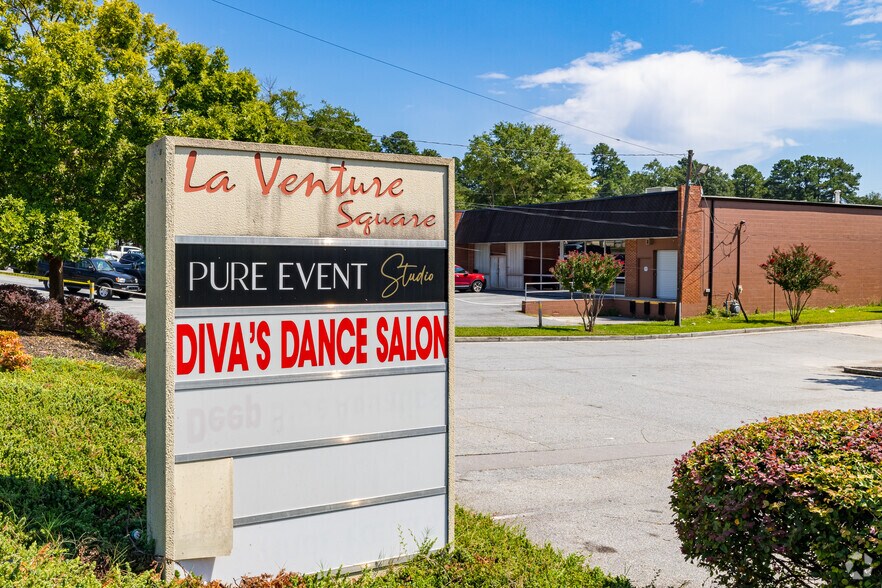3292 Laventure Dr, Atlanta, GA à vendre - Photo de l’immeuble – Image 3 sur 10