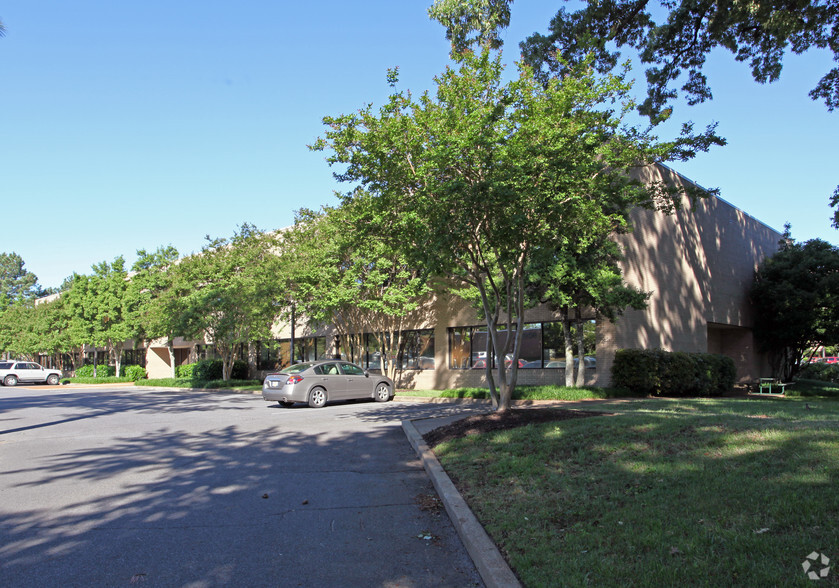 871 Ridgeway Loop Rd, Memphis, TN à louer - Photo de l’immeuble – Image 3 sur 3