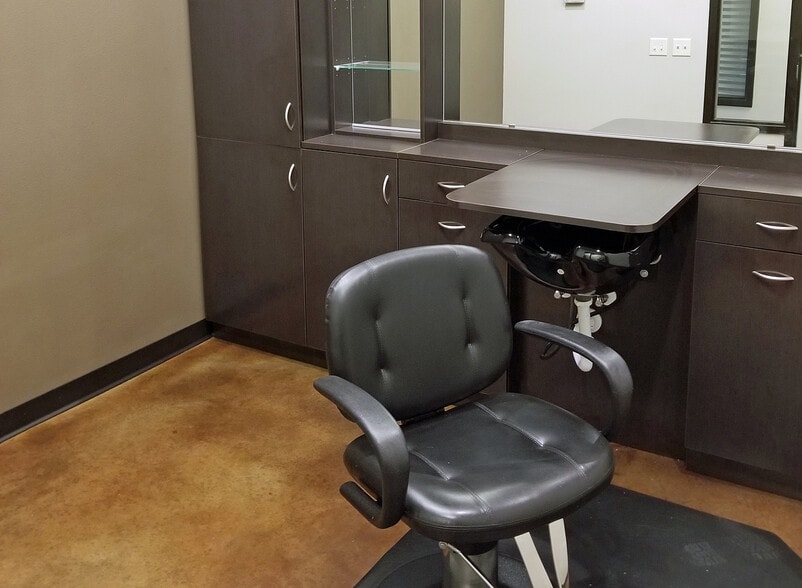 913 Burlington Ave, Bismarck, ND à louer - Photo intérieure – Image 1 sur 5