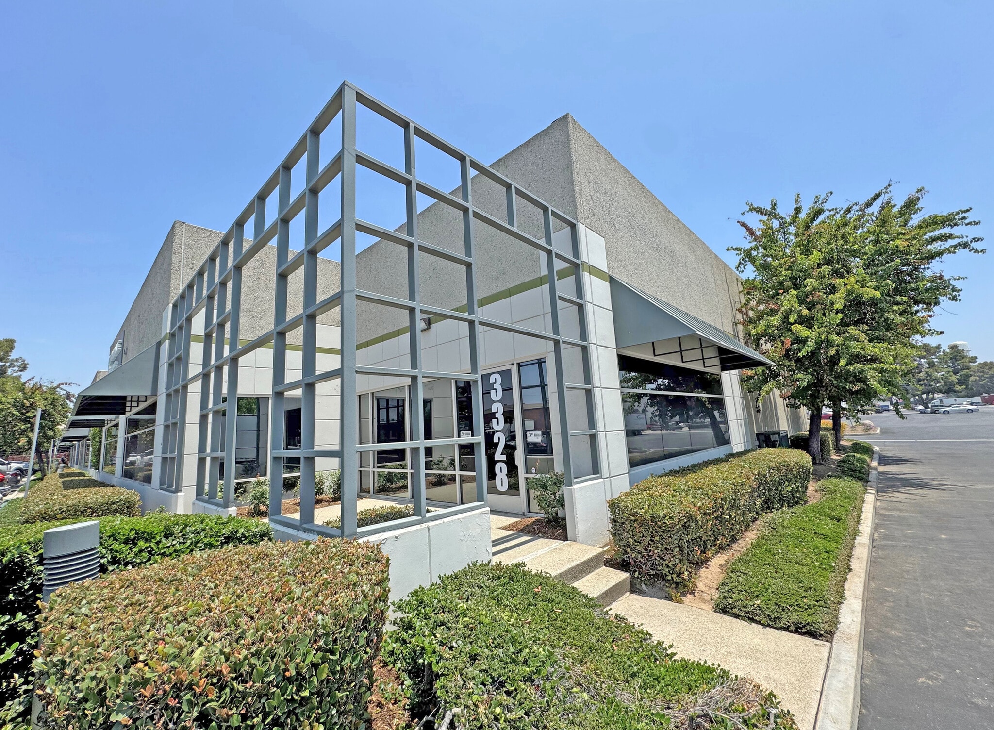 3300-3328 Garfield Ave, Commerce, CA à louer Photo de l’immeuble– Image 1 sur 2