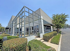 3300-3328 Garfield Ave, Commerce, CA à louer Photo de l’immeuble– Image 1 sur 2