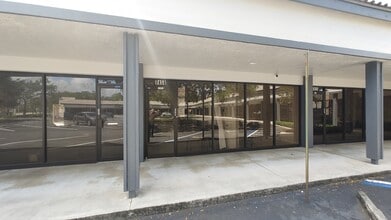 7443-7495 N University Dr, Tamarac, FL à louer Photo intérieure– Image 2 sur 11