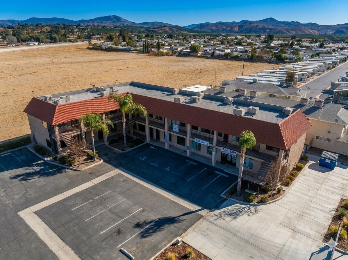 43613 Ca-74, Hemet, CA à louer Photo de l’immeuble– Image 1 sur 7