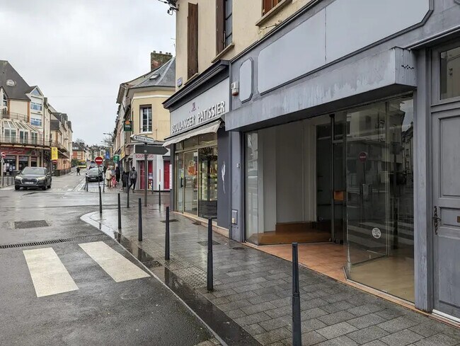 Plus de détails pour Local commercial à louer