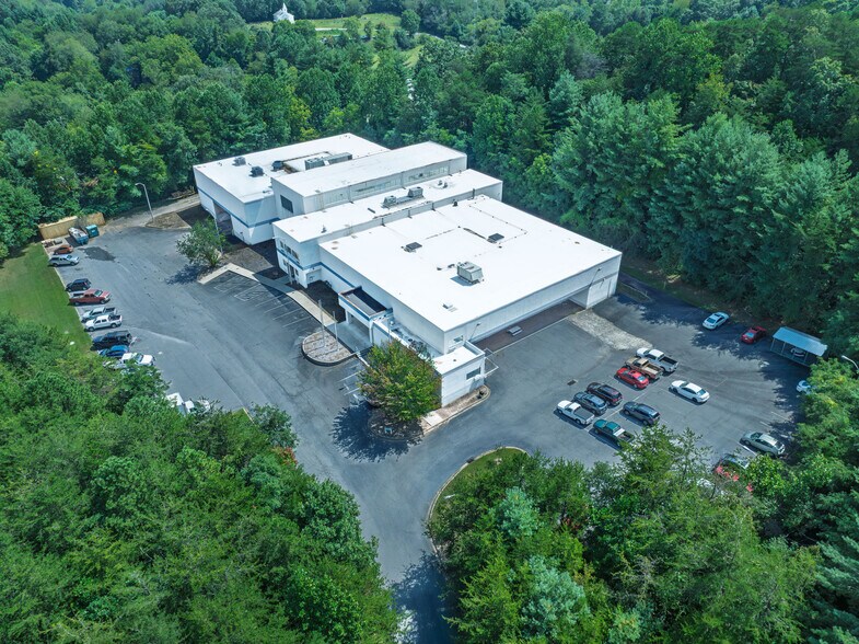 230 Sardis Rd, Asheville, NC à vendre - Photo de l’immeuble – Image 1 sur 68