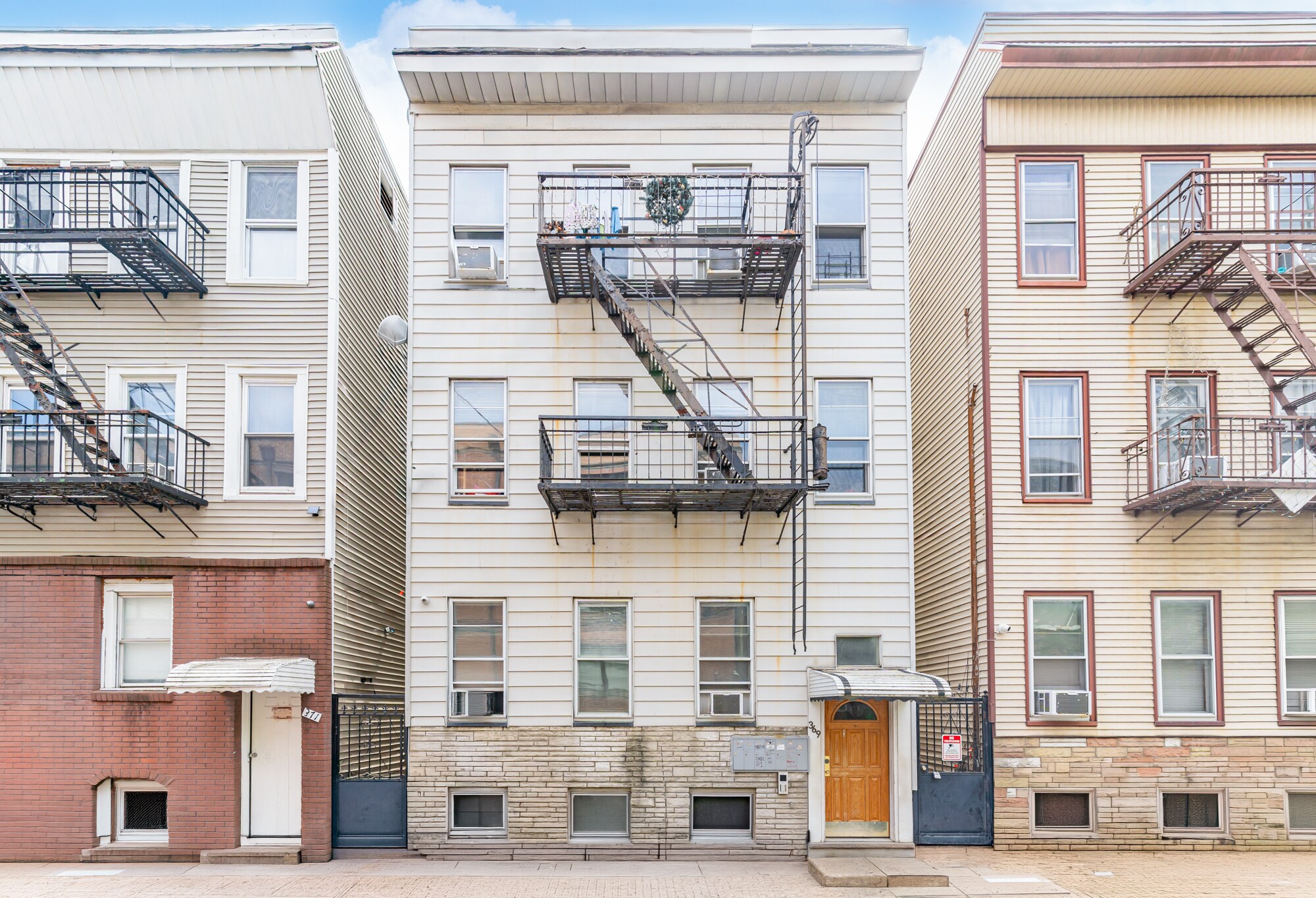 369 E Kinney St, Newark, NJ à vendre Photo principale– Image 1 sur 62