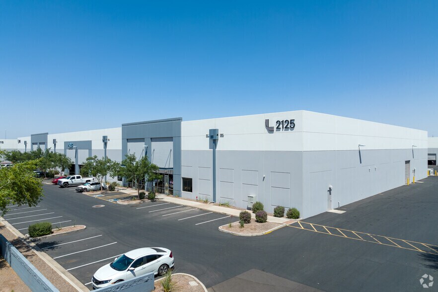 2115 S 11th Ave, Phoenix, AZ à louer - Photo de l’immeuble – Image 3 sur 14