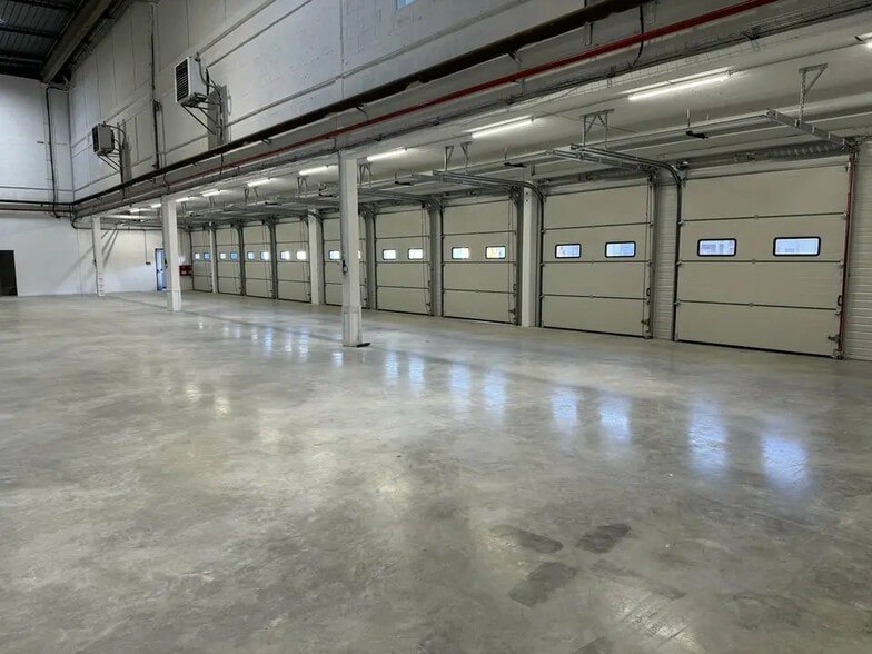 Industriel/Logistique dans Aulnay-sous-Bois à louer - Photo de l’immeuble – Image 2 sur 8