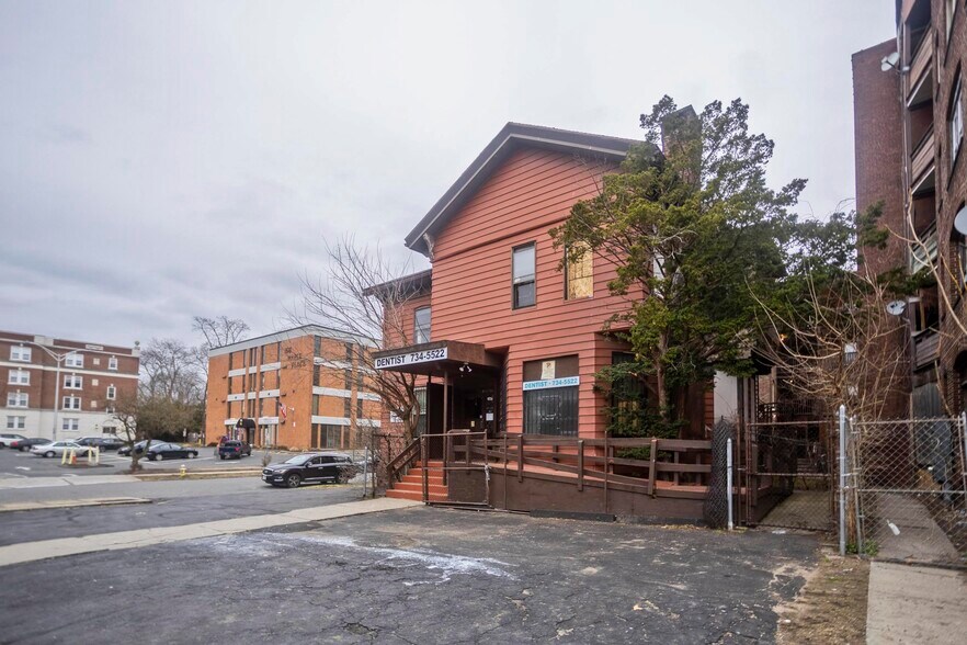 167 Maple St, Springfield, MA à vendre - Photo de l’immeuble – Image 3 sur 34