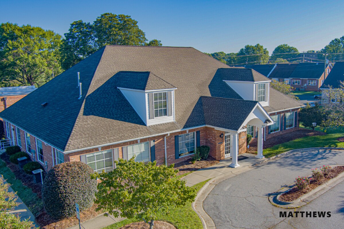 1480 Rymco Dr, Winston-Salem, NC à vendre Photo de l’immeuble– Image 1 sur 6