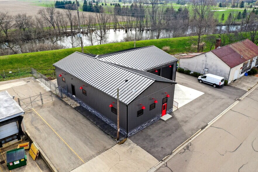 320 S 1st St, Tipp City, OH à louer - Photo de l’immeuble – Image 3 sur 24