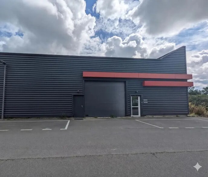 Local d’activités dans Vannes à louer - Photo de l’immeuble – Image 1 sur 3