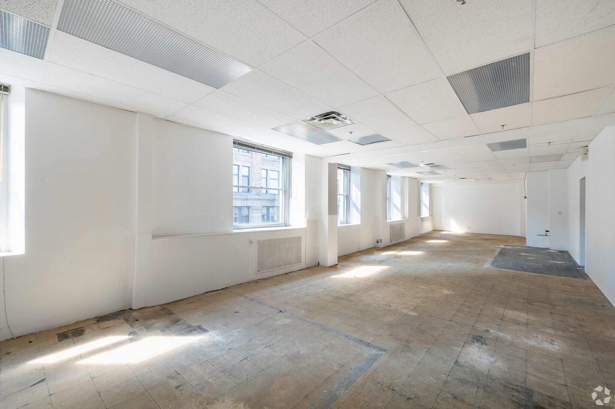 353 Rue Saint-Nicolas, Montréal, QC à louer Photo intérieure– Image 1 sur 2