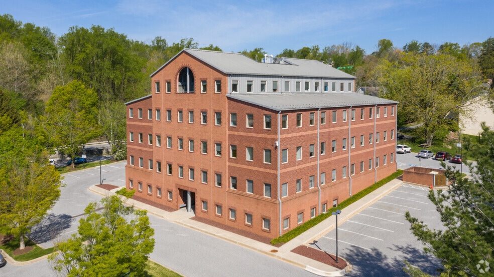 6115 Falls Rd, Baltimore, MD à louer - Photo principale – Image 1 sur 5
