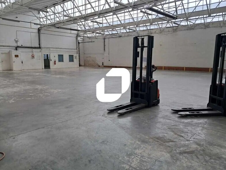 Local d’activités dans Massy à louer - Photo de l’immeuble – Image 3 sur 13