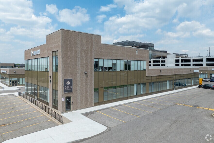 1550 16th Ave, Richmond Hill, ON à louer - Photo principale – Image 1 sur 2