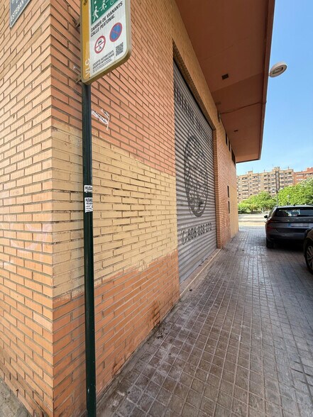 Immeuble residentiel dans València, Valencia à vendre - Photo de l’immeuble – Image 2 sur 3
