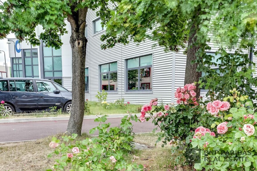 Bureau dans Ivry-sur-Seine à louer - Photo de l’immeuble – Image 2 sur 9