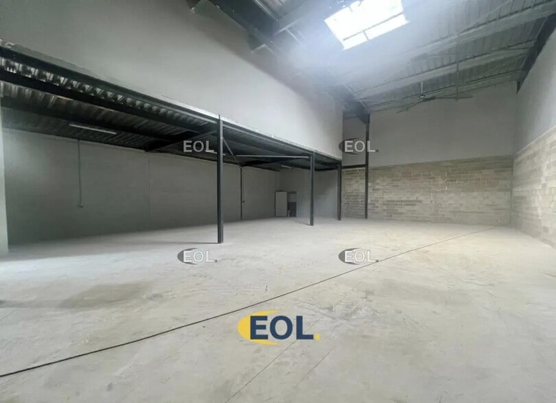 Industriel/Logistique dans Villeneuve-sous-Dammartin à louer - Photo intérieure – Image 1 sur 4